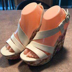 Jessica Simpson white size 8 wedge sandals